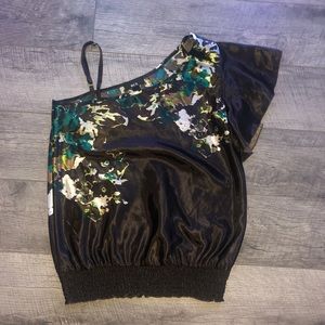 One shoulder sleeve top